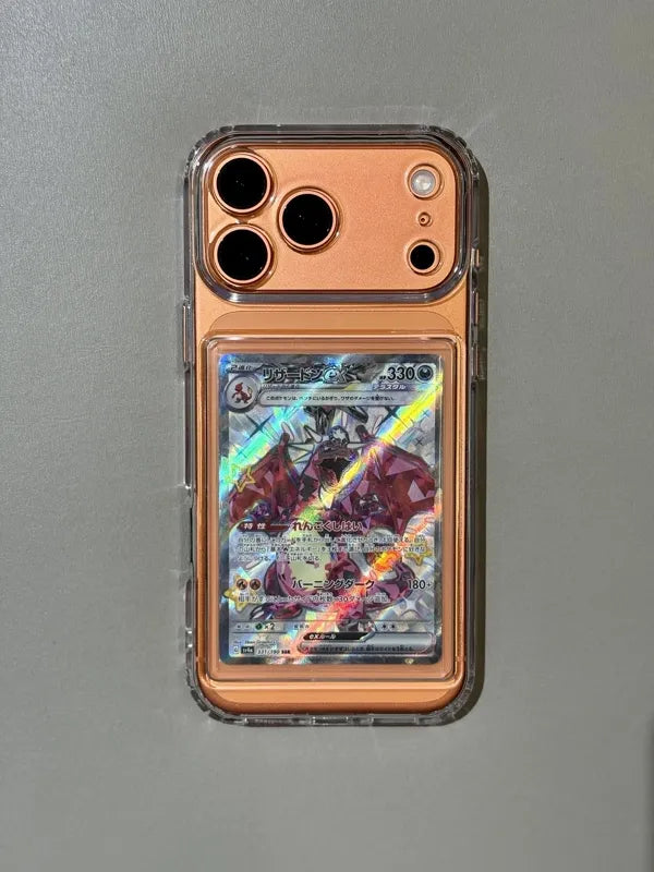 步驟四：裝回手機殼展示 Pokémon TCG 收藏卡牌